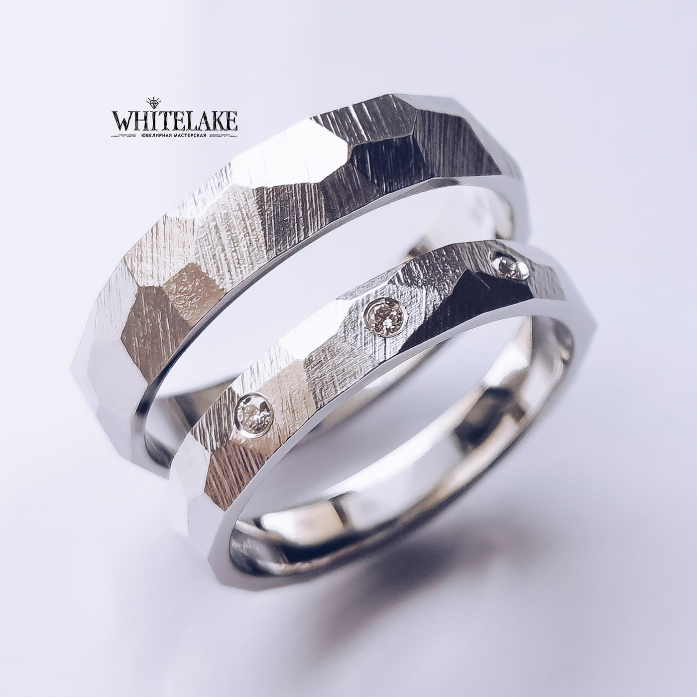 Обручальные кольца с гранями и бриллиантами на заказ в ювелирной мастерской Whitelake